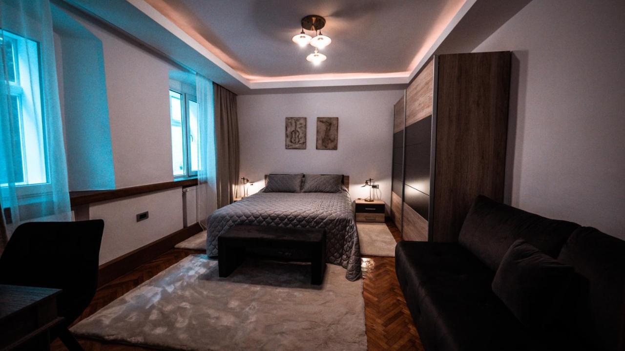 Appartamento La Garcon Braşov Esterno foto